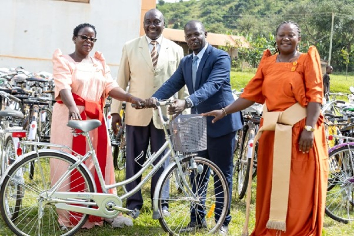 Buganda Kingdom donates 100 bicycles to parish-level officials in Ssingo County